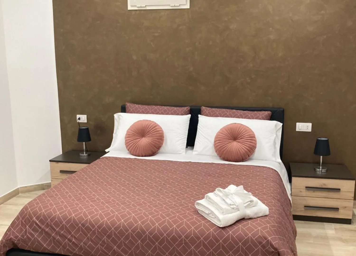 Goldenhouse Hotel Naples 0*,  Italy